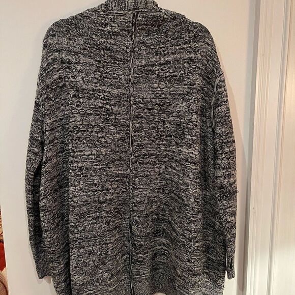Lululemon Black & white Oversized Cardigan Size XS/S! In perfect condition! - Picture 2 of 5
